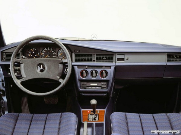 Mercedes_Benz_C_Class_W201_pic_62704.jpg